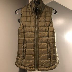 Puffy vest olive